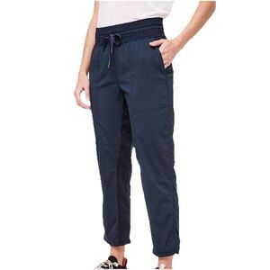 Lululemon Dance Studio Crop *25" Pants in "True Navy" Blue Size 8 W6AVQS